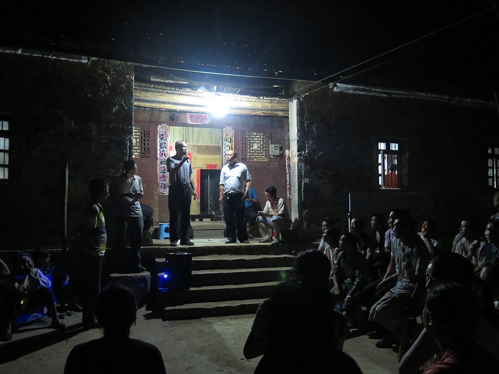 5.吕品晶  雨补鲁村晚上的村民动员大会.jpg